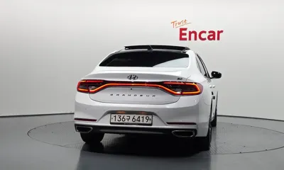 Hyundai Grandeur 2017, 112135 км, за 8977.37 USD