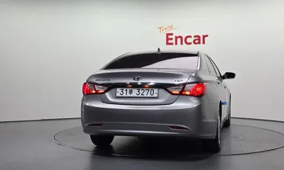 Hyundai Sonata 2010, 181224 км, за 1755.18 USD