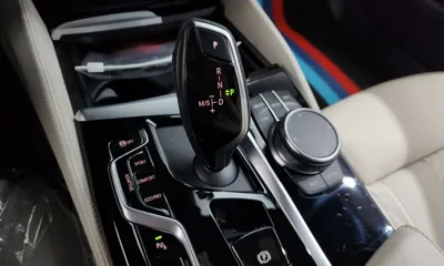 BMW 5-Series 2022, 29570 км, за 42931.62 USD - фото 9