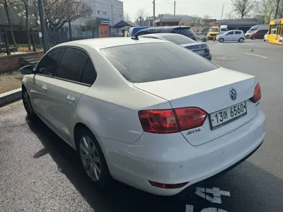 Volkswagen Jetta 2013, 165545 км, за 1962.72 USD