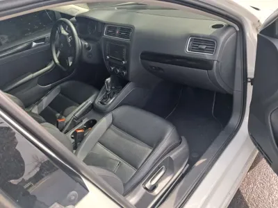 Volkswagen Jetta 2013, 165545 км, за 1962.72 USD - фото 9