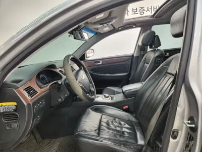 Hyundai Genesis 2012, 248900 км, за 2279.09 USD