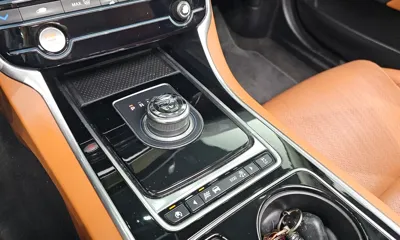 Jaguar XE 2017, 120404 км, за 5310.49 USD - фото 9