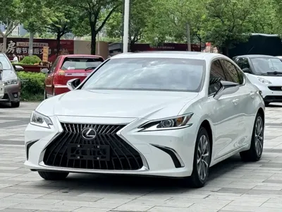 Lexus ES · 2022 год
