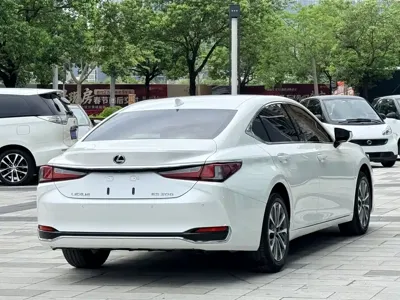 Lexus ES 2022, 18000 км, за 26492.19 USD