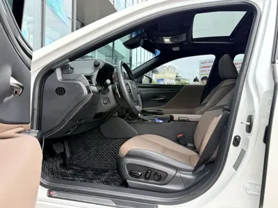 Lexus ES 2022, 18000 км, за 26492.19 USD