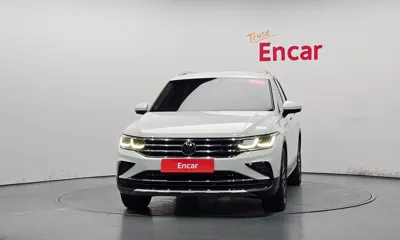 Volkswagen Tiguan 2022, 50449 км, за 20101.5 USD