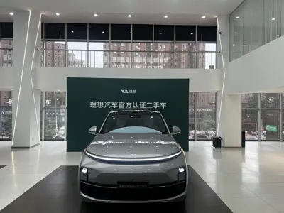 Li Auto Li L8 2025, 9000 км, за 42699.87 USD
