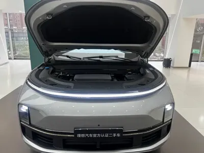 Li Auto Li L8 2025, 9000 км, за 42699.87 USD