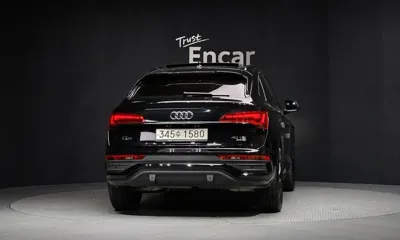 Audi Q5 2021, 50031 км, за 24446.64 USD