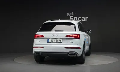 Audi Q5 2021, 37213 км, за 26184.85 USD