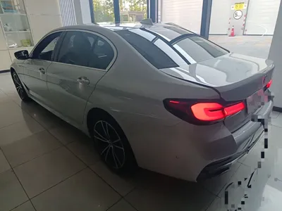 BMW 5 Series 2023, 31100 км, за 40300 USD