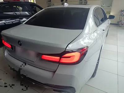BMW 5 Series 2023, 31100 км, за 40300 USD
