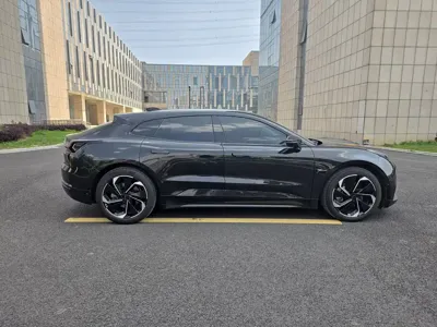 Zeekr 001