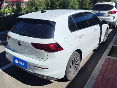 Volkswagen Golf 2024, 9200 км, за 13723 USD