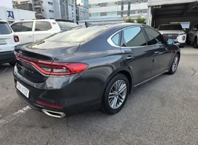 Hyundai Grandeur 2018, 127000 км, за 9441.94 USD