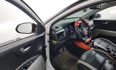 Kia Stonic 2018, 63926 км, за 6830.76 USD - фото 10