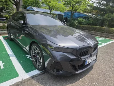 BMW 5-Series 2025, 9291 км, за 58356.31 USD