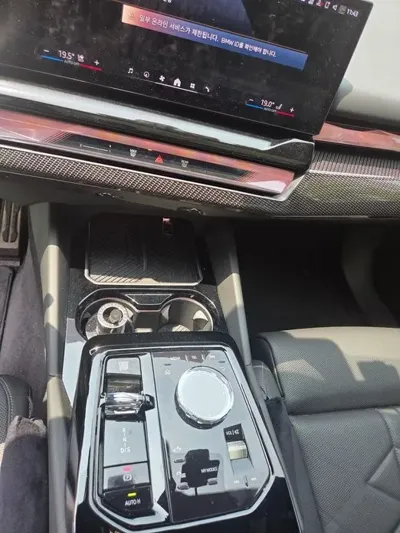 BMW 5-Series 2025, 9291 км, за 57888.89 USD - фото 9
