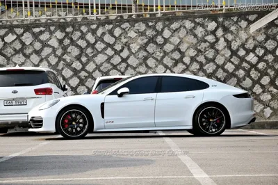 Porsche Panamera 2019, 73780 км, за 60521.2 USD