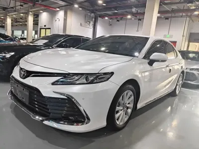Toyota Camry · 2023 год