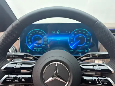 Mercedes-Benz EQE 2025, 100 км, за 34578.49 USD