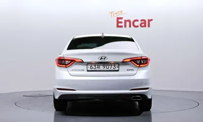 Hyundai Sonata 2015, 115355 км, за 5445.35 USD