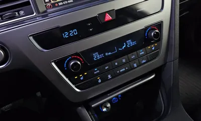 Hyundai Sonata 2015, 115355 км, за 5445.35 USD - фото 18