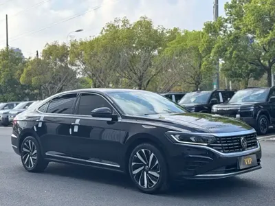 Volkswagen Passat 2023, 35000 км, за 12212.83 USD
