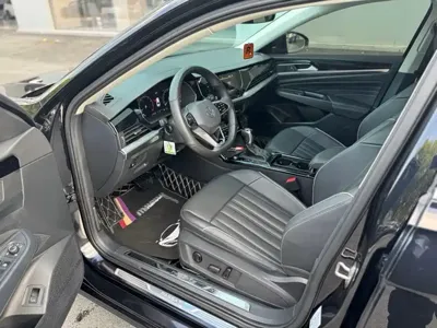 Volkswagen Passat 2023, 35000 км, за 12212.83 USD
