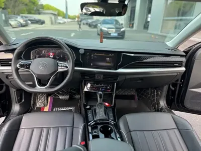 Volkswagen Passat 2023, 35000 км, за 12212.83 USD