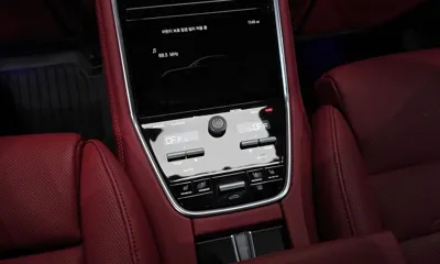 Porsche Panamera 2023, 45838 км, за 79190.96 USD - фото 36