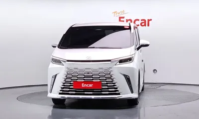 Lexus LM 2025, 7802 км, за 131364.9 USD