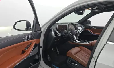 BMW X7 2025, 7210 км, за 89709.39 USD - фото 10