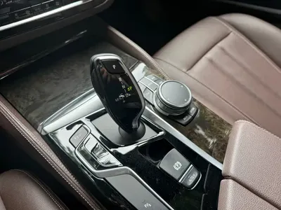 BMW 5 Series 2020, 90000 км, за 20598.49 USD - фото 8