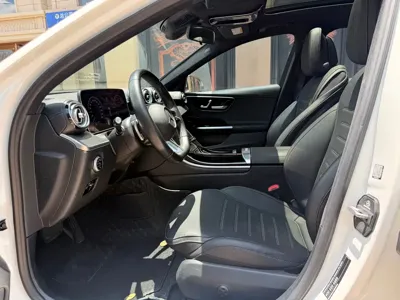 Mercedes-Benz C-Class 2023, 32000 км, за 27568.13 USD