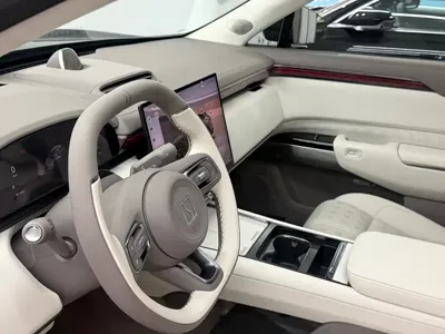 Zeekr 7X 2026, 1300 км, за 30752.79 USD