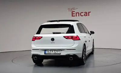 Volkswagen Golf 2024, 8763 км, за 24429.98 USD