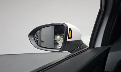 Volkswagen Golf 2024, 8763 км, за 24429.98 USD - фото 42