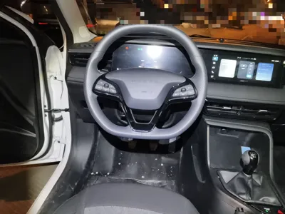 Roewe i5 2026, 600 км, за 6332 USD - фото 11