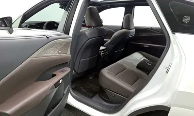 Lexus RX 2025, 6238 км, за 58441.12 USD - фото 12