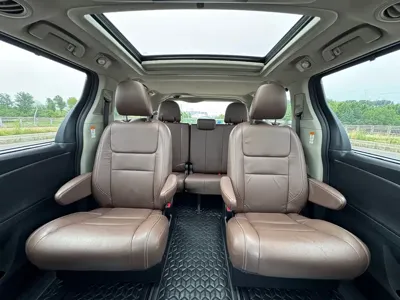 Toyota Sienna 2019, 100000 км, за 27523.59 USD - фото 35