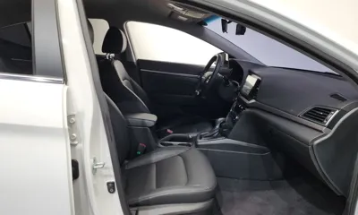Hyundai Avante 2016, 66980 км, за 6641.92 USD - фото 11