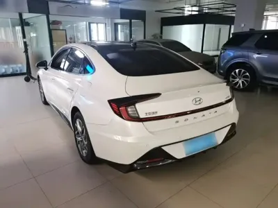 Hyundai Sonata 2022, 42800 км, за 10698.04 USD