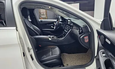 Mercedes-Benz C-Class 2017, 109939 км, за 8342.09 USD - фото 10