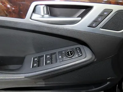 Hyundai Genesis 2016, 123629 км, за 6279.75 USD - фото 13