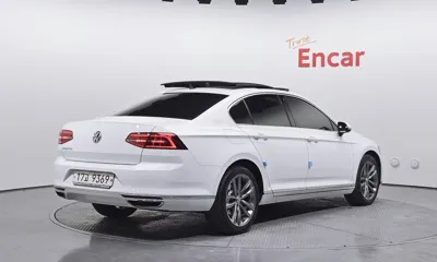 Volkswagen Passat 2018, 85889 км, за 11567.96 USD