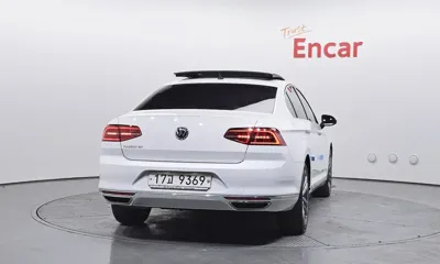 Volkswagen Passat 2018, 85889 км, за 11567.96 USD