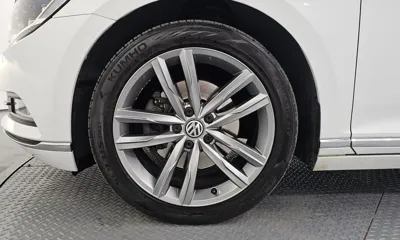Volkswagen Passat 2018, 85889 км, за 11567.96 USD