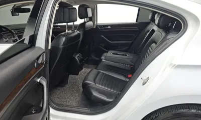 Volkswagen Passat 2018, 85889 км, за 11487.46 USD - фото 11